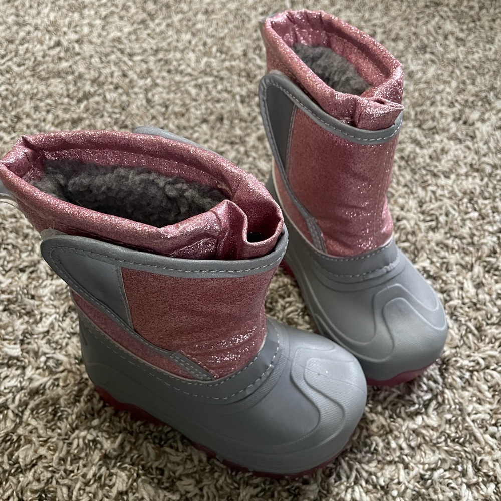Snow boots for toddler size 7